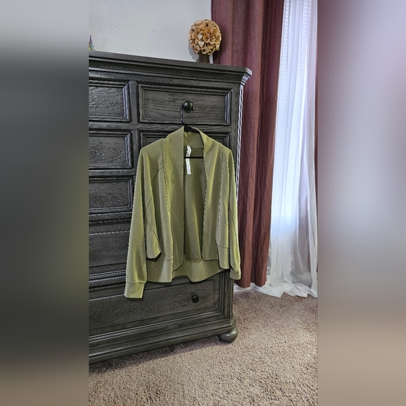 Lululemon Softstreme wrap - Picture 16 of 16